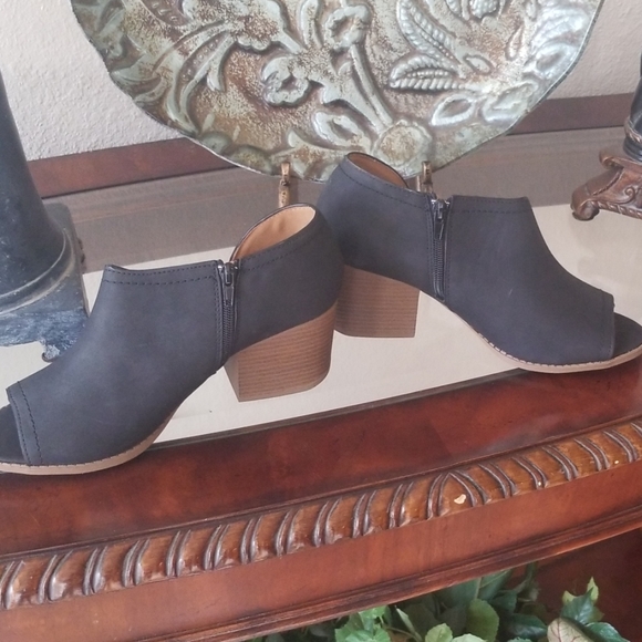 NWOB Qupid black peep toe bootie size 10 - Picture 2 of 5